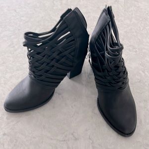 NWT Mossimo heeled booties